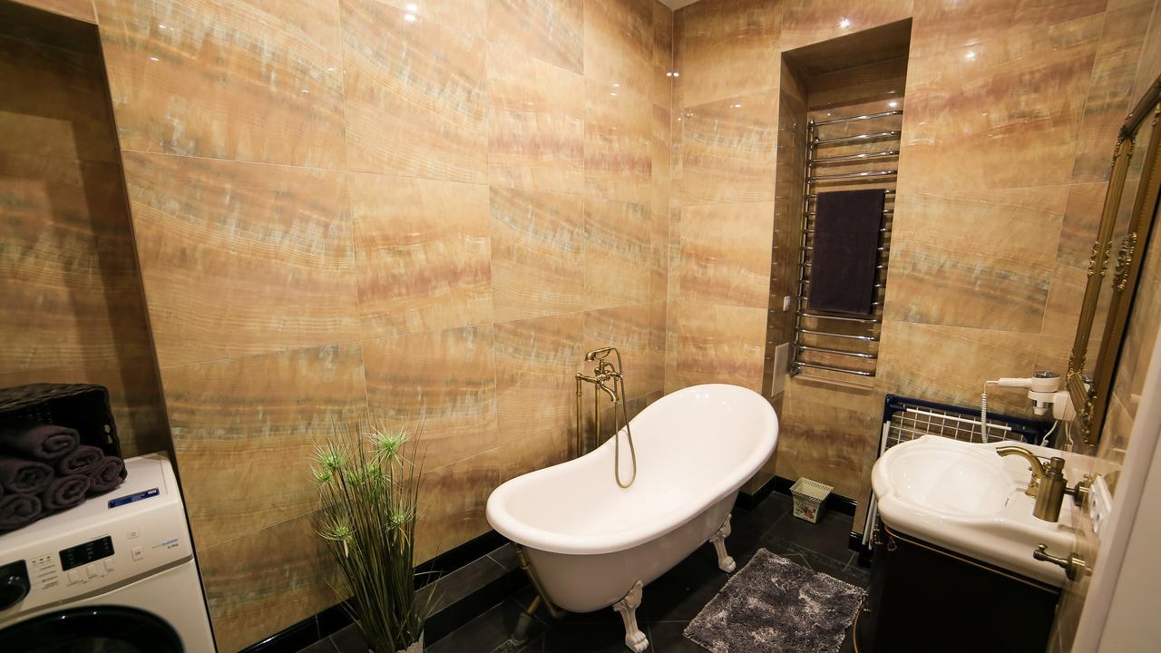 Appartement Franco Luxury à Lviv Extérieur photo